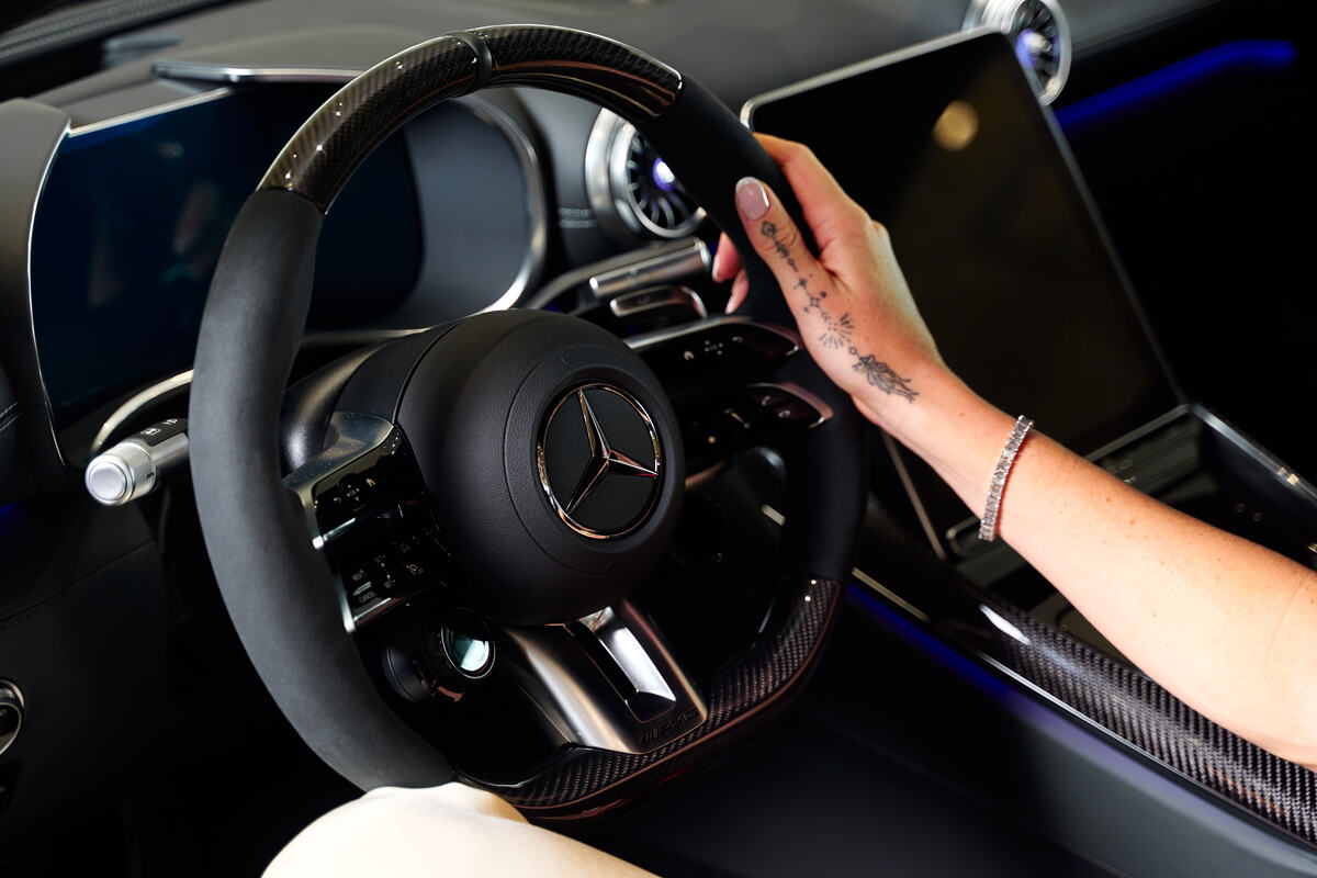 Еліна Світоліна відвідала новий дилерський центр Mercedes-Benz у Києві