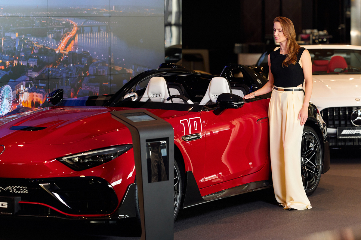 Еліна Світоліна відвідала новий дилерський центр Mercedes-Benz у Києві