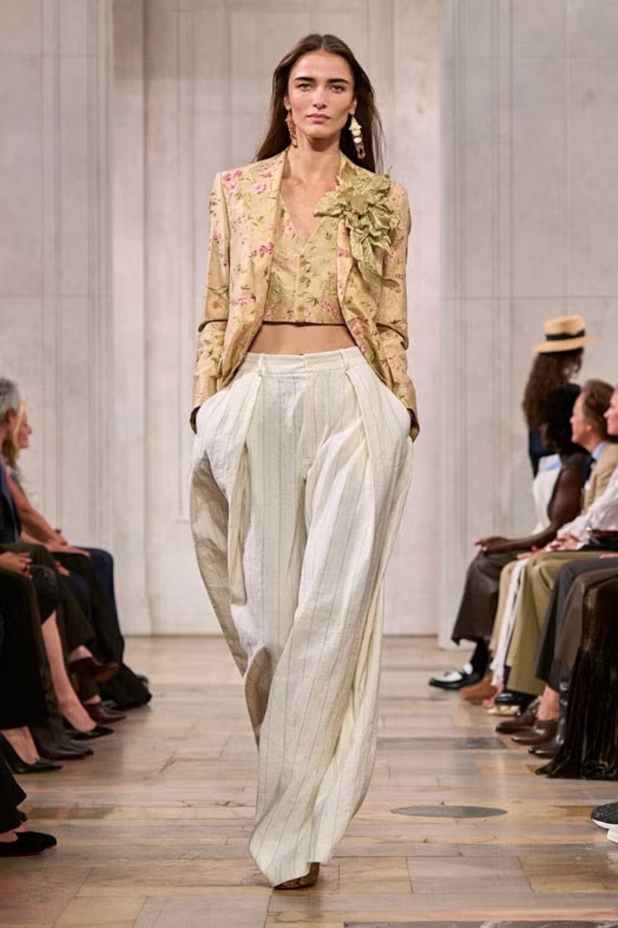 Шелк и потертый деним: Ralph Lauren представил коллекцию SS’27 в Нью-Йорке
