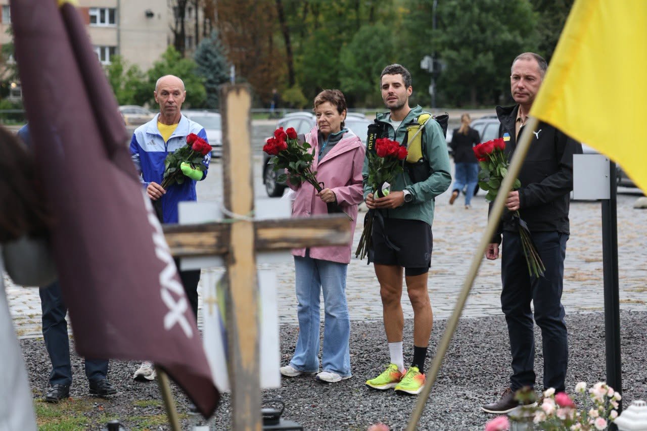 Від Монако до Львова: швейцарець пробіг 4 200 км на підтримку України