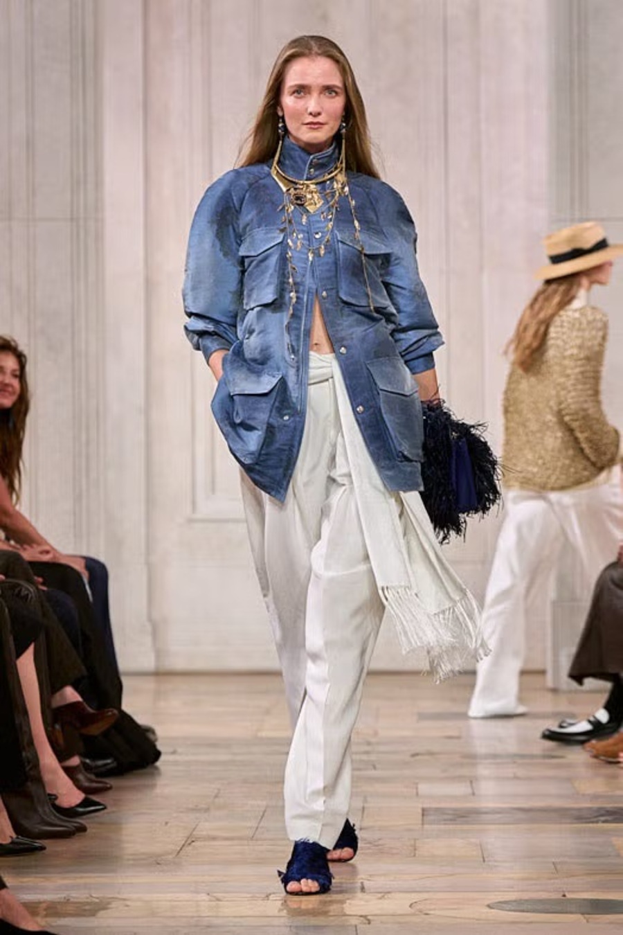 Шелк и потертый деним: Ralph Lauren представил коллекцию SS’27 в Нью-Йорке