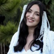 Редкие кадры: Леся Никитюк показала свои материнские будни