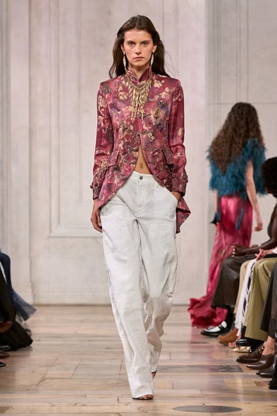 Шелк и потертый деним: Ralph Lauren представил коллекцию SS’27 в Нью-Йорке
