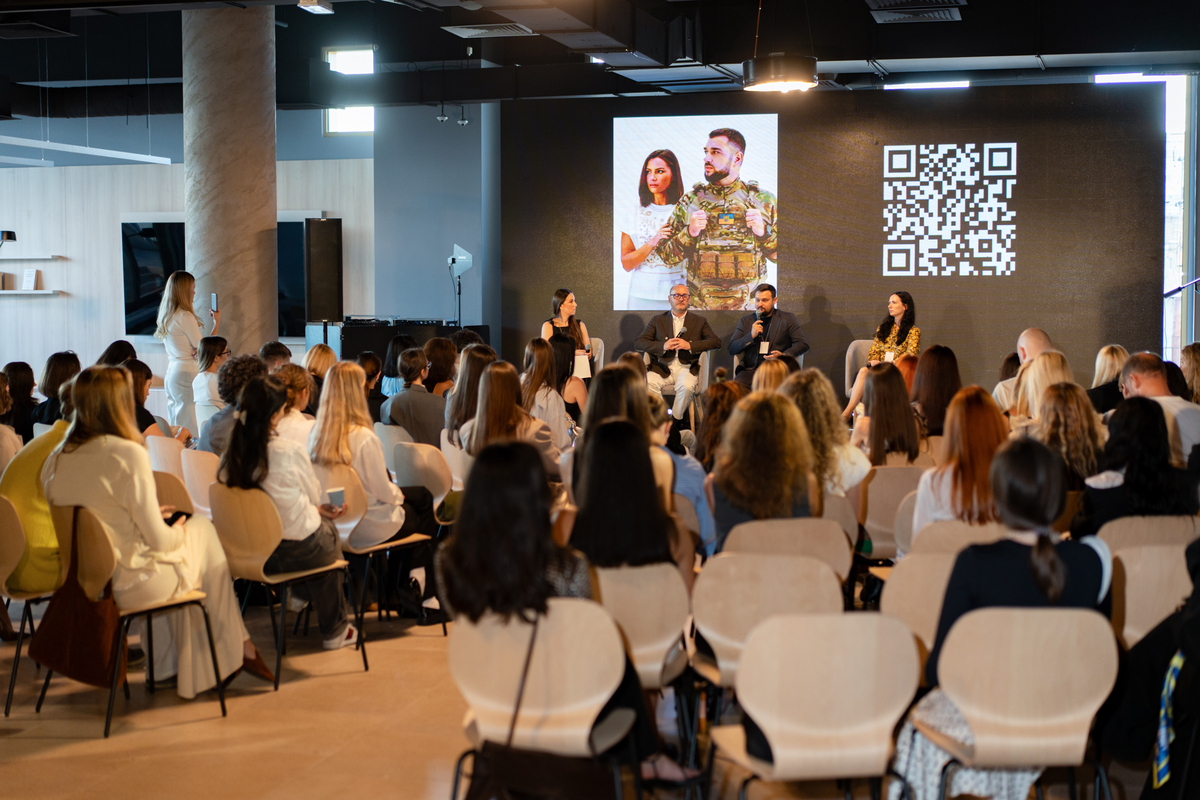 Нові правила fashion-бізнесу: як минула конференція Ukrainian Fashion Week x white rabbit agency