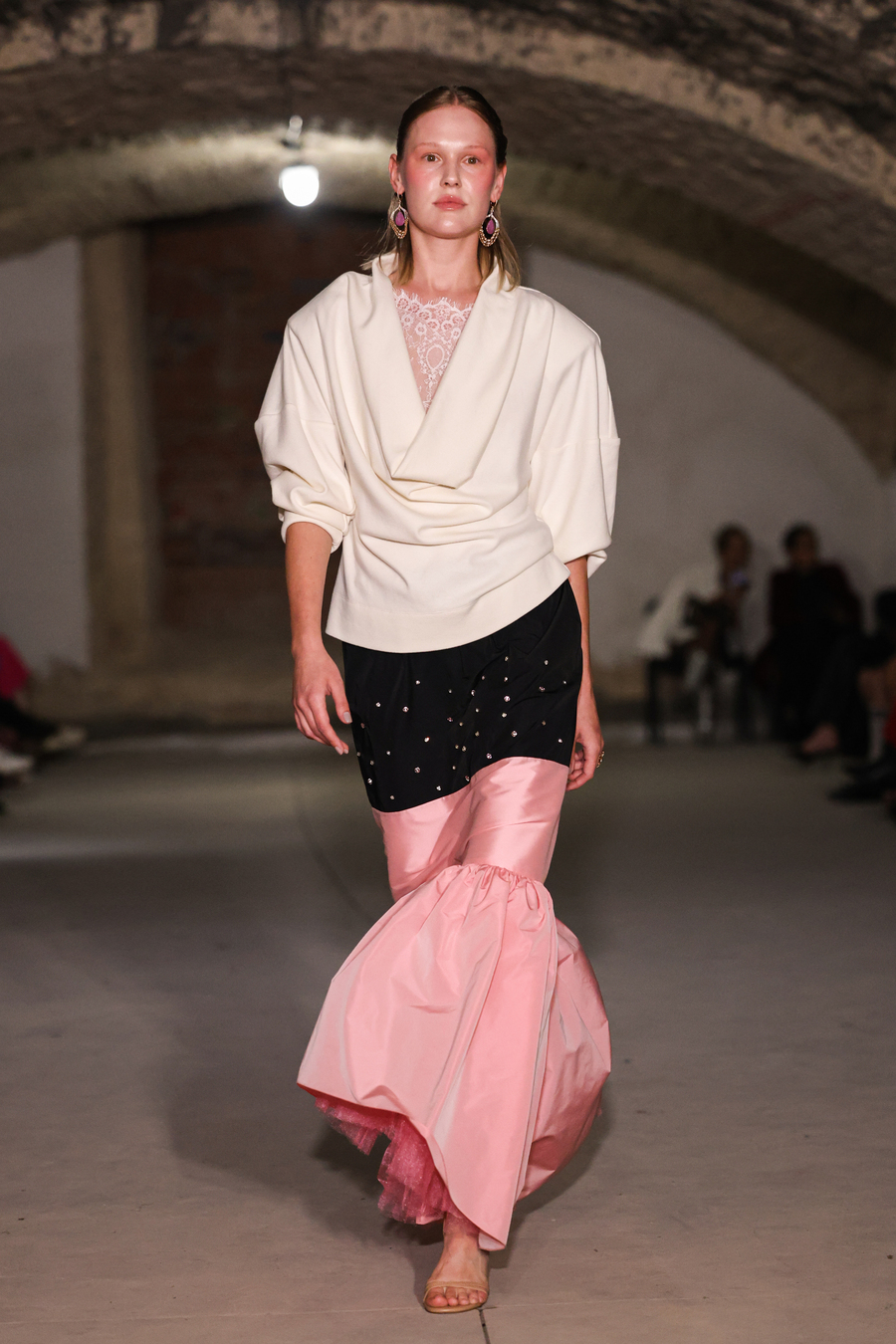 UFW SS’27: Darja Donezz переосмысливает сказку языком современной моды