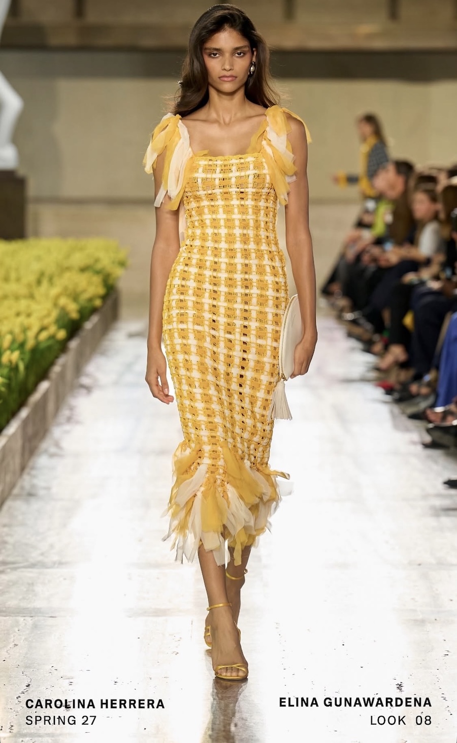 Среди 20 тысяч тюльпанов: Carolina Herrera представила юбилейную коллекцию в Нью-Йорке