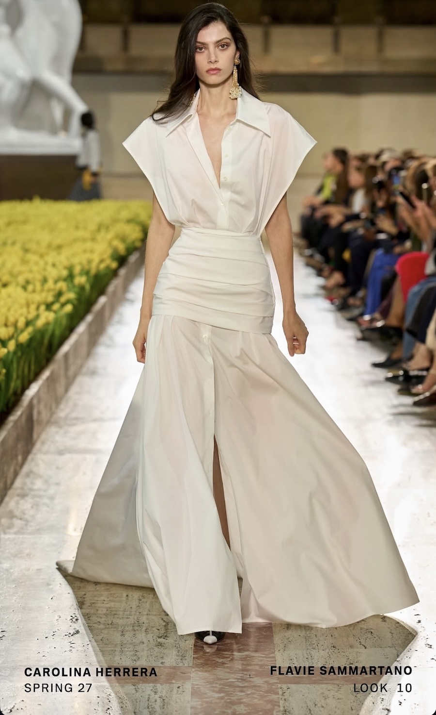 Среди 20 тысяч тюльпанов: Carolina Herrera представила юбилейную коллекцию в Нью-Йорке