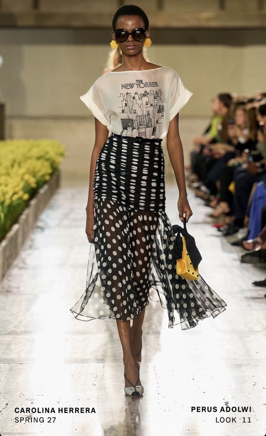 Среди 20 тысяч тюльпанов: Carolina Herrera представила юбилейную коллекцию в Нью-Йорке
