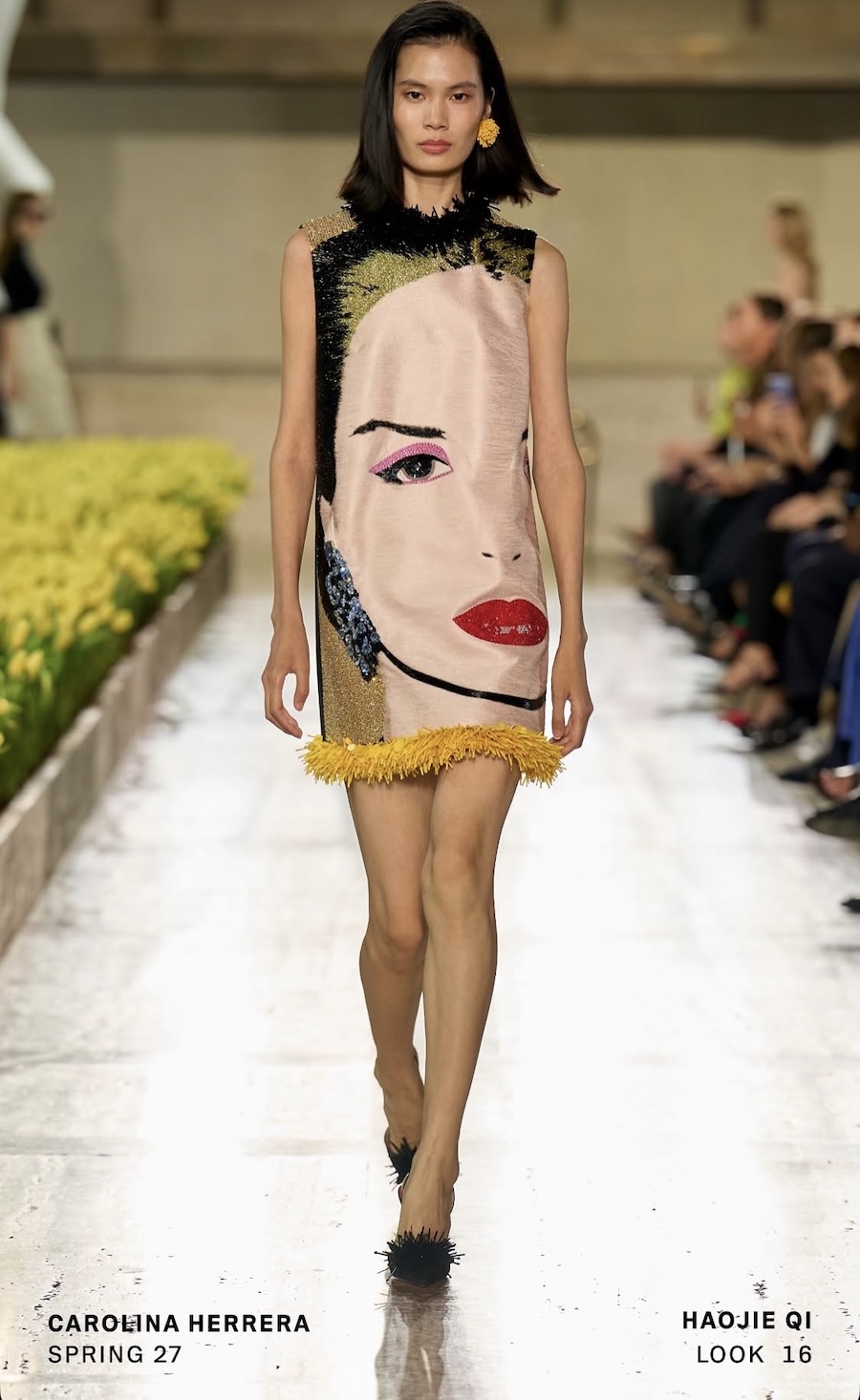 Среди 20 тысяч тюльпанов: Carolina Herrera представила юбилейную коллекцию в Нью-Йорке