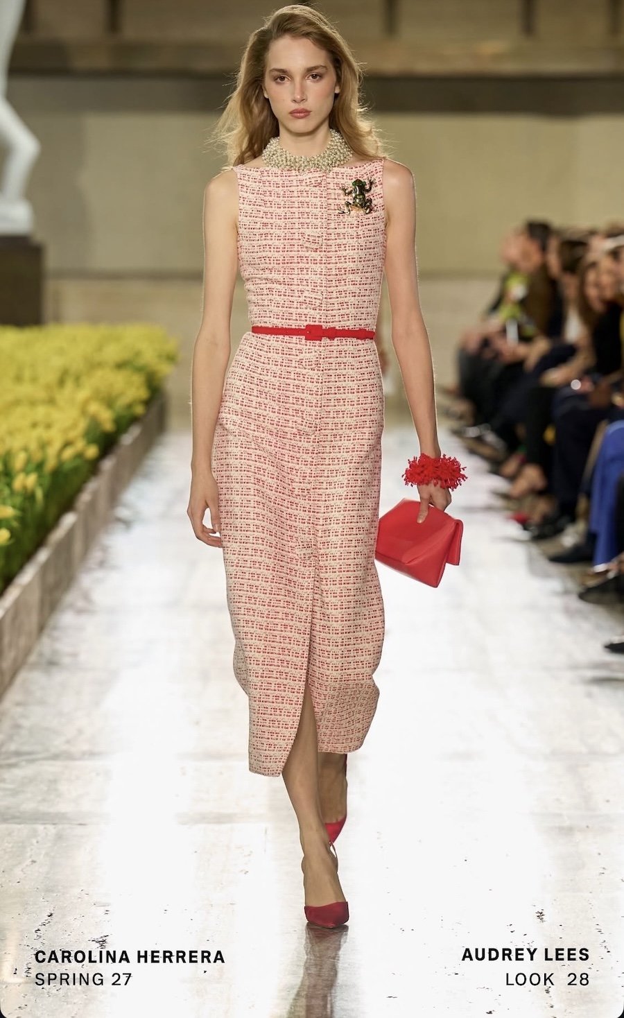 Среди 20 тысяч тюльпанов: Carolina Herrera представила юбилейную коллекцию в Нью-Йорке