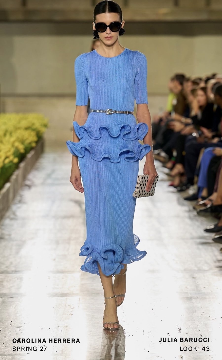 Среди 20 тысяч тюльпанов: Carolina Herrera представила юбилейную коллекцию в Нью-Йорке