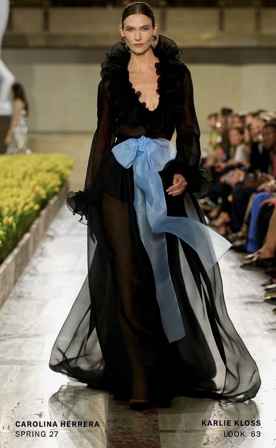 Среди 20 тысяч тюльпанов: Carolina Herrera представила юбилейную коллекцию в Нью-Йорке