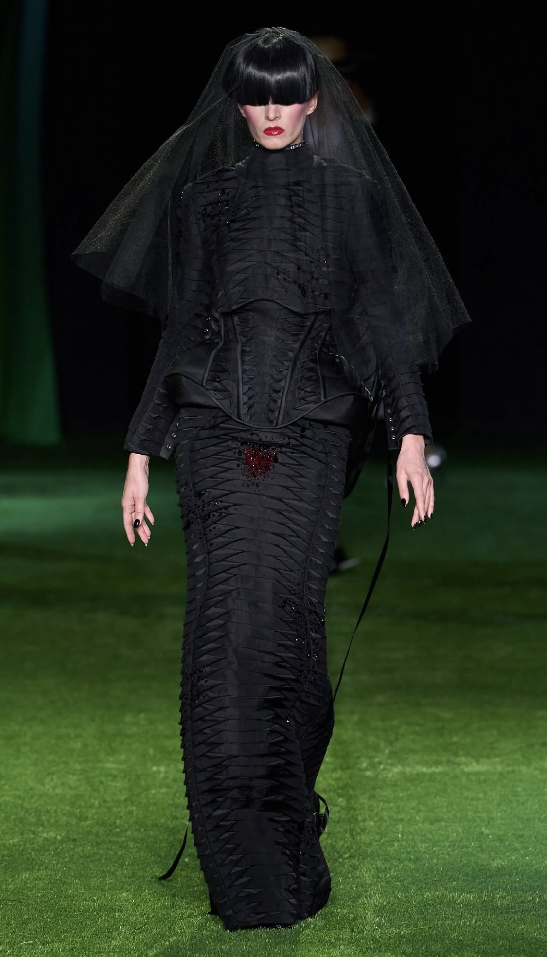 NYFW SS’27: Том Браун превратил подиум в мир насекомых