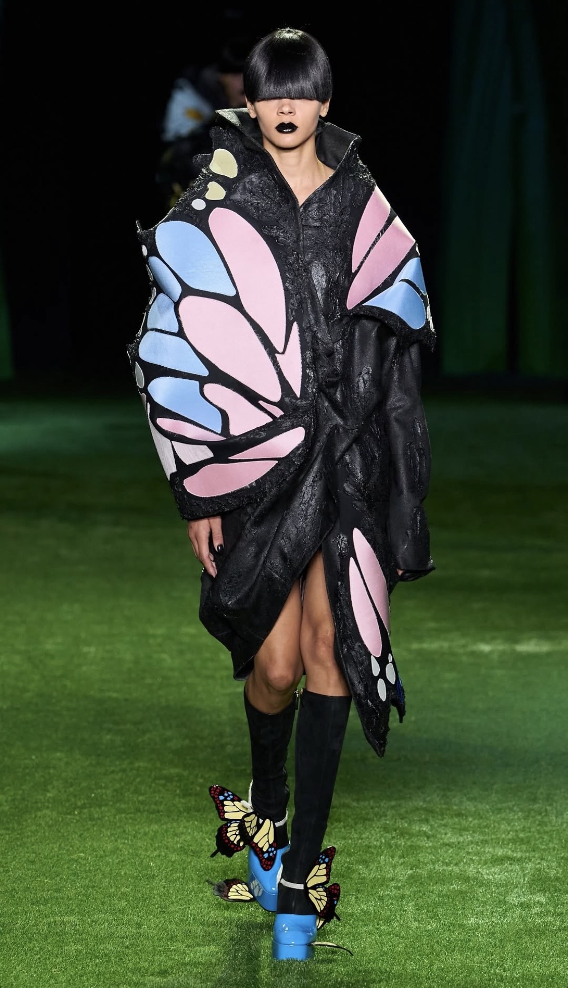 NYFW SS’27: Том Браун превратил подиум в мир насекомых