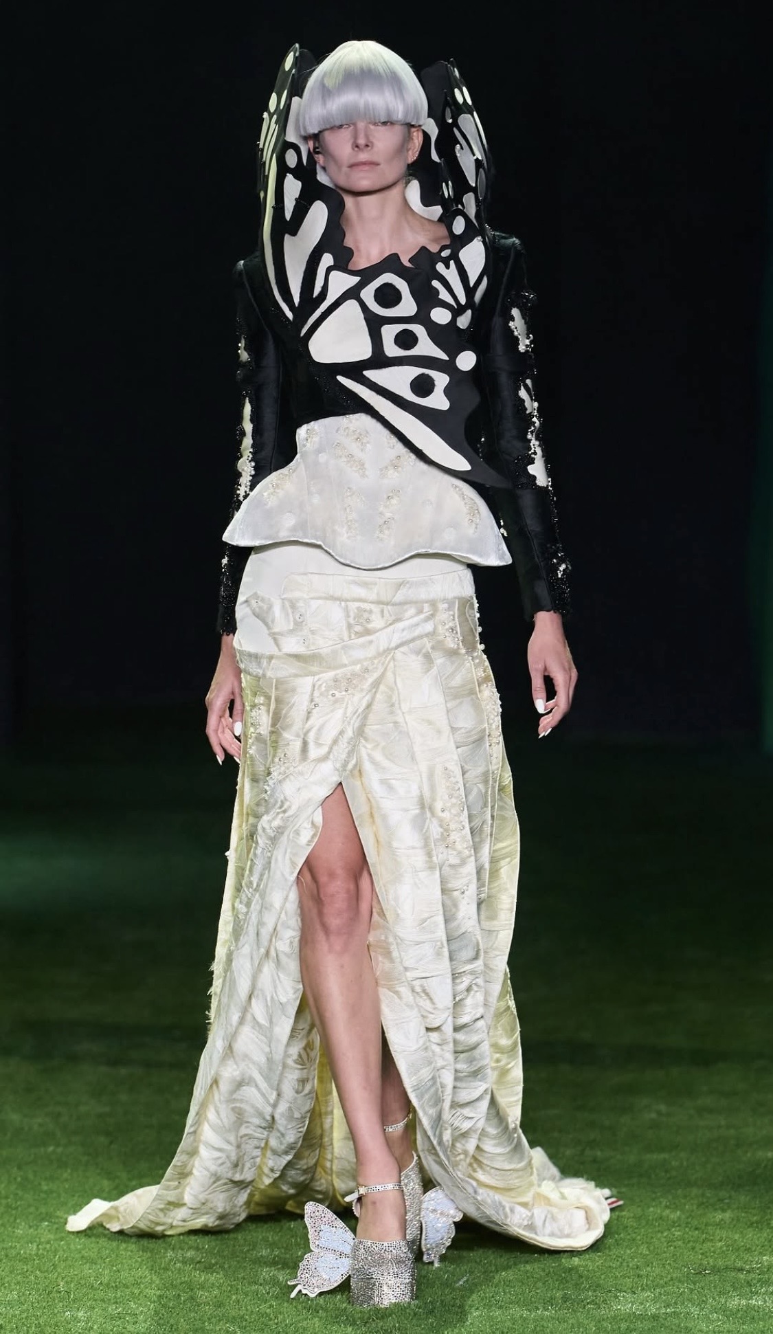 NYFW SS’27: Том Браун превратил подиум в мир насекомых