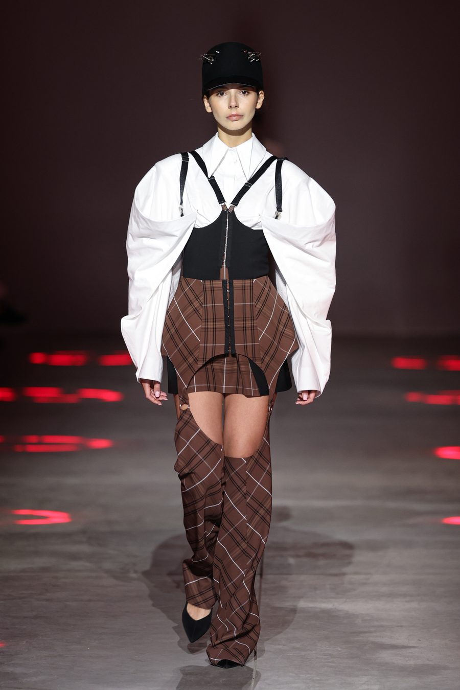 UFW SS&rsquo;27: KIR KHARTLEY x IROVA представили коллекцию на пересечении футуризма и готики