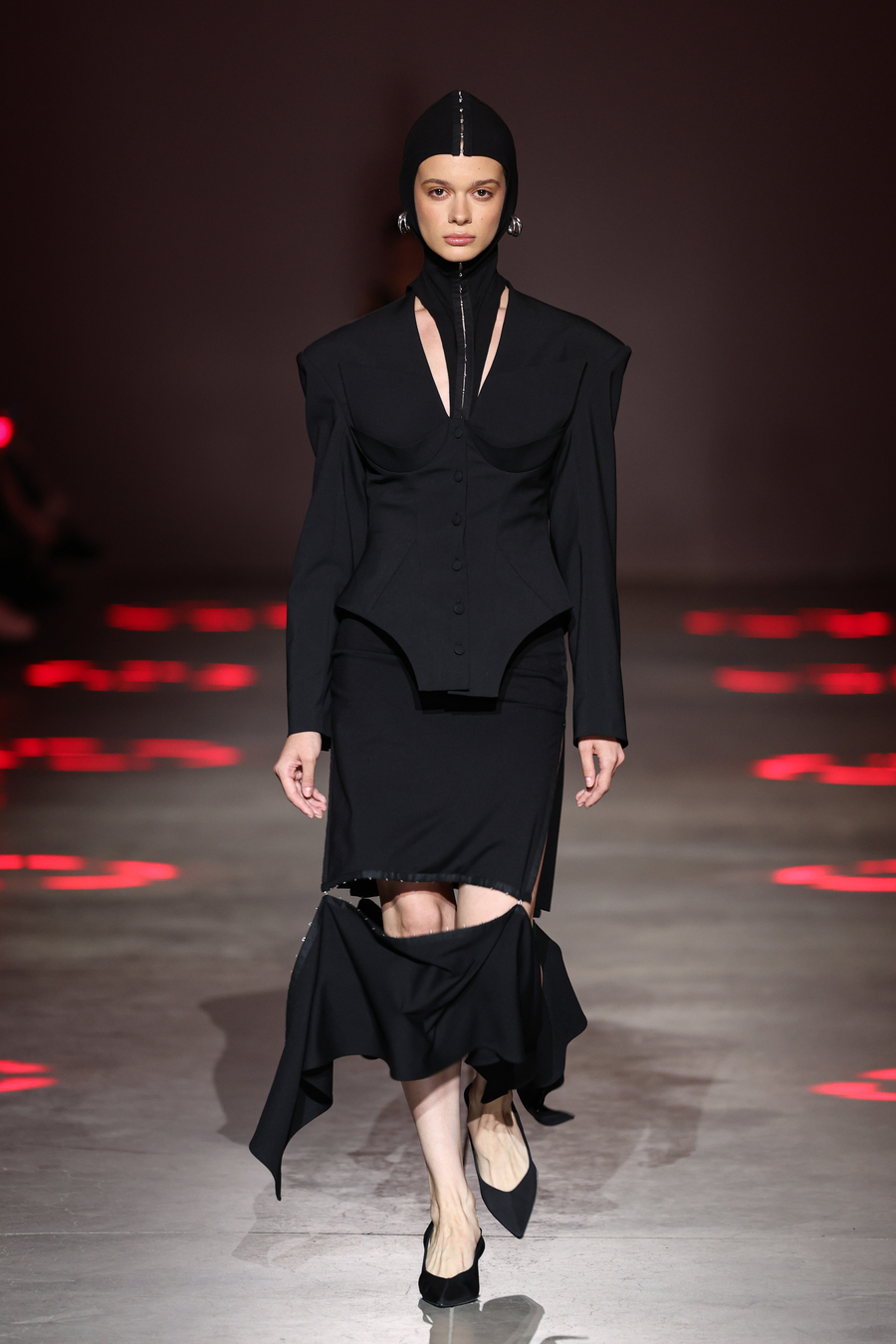 UFW SS&rsquo;27: KIR KHARTLEY x IROVA представили коллекцию на пересечении футуризма и готики