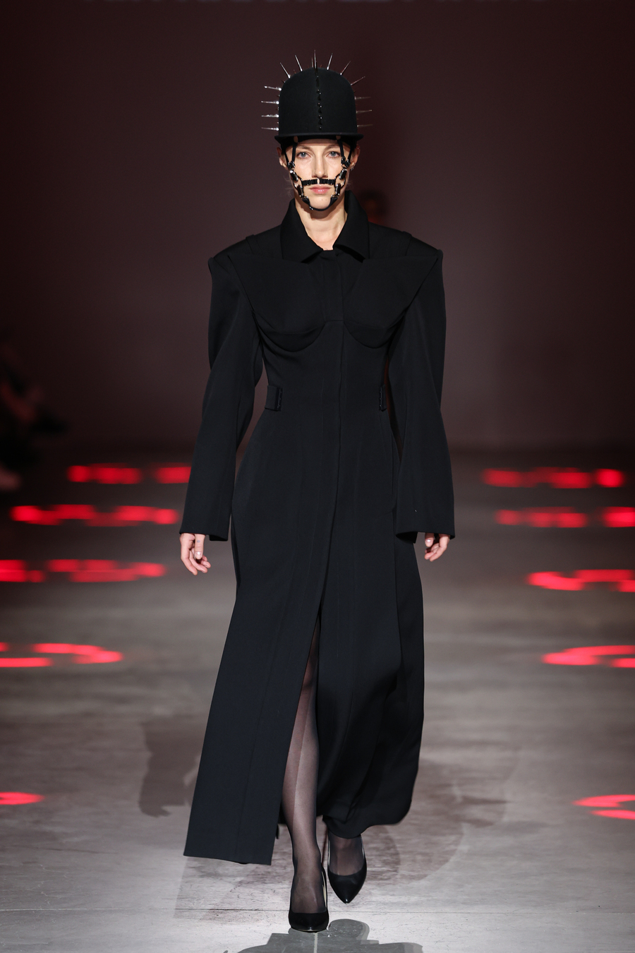 UFW SS&rsquo;27: KIR KHARTLEY x IROVA представили коллекцию на пересечении футуризма и готики