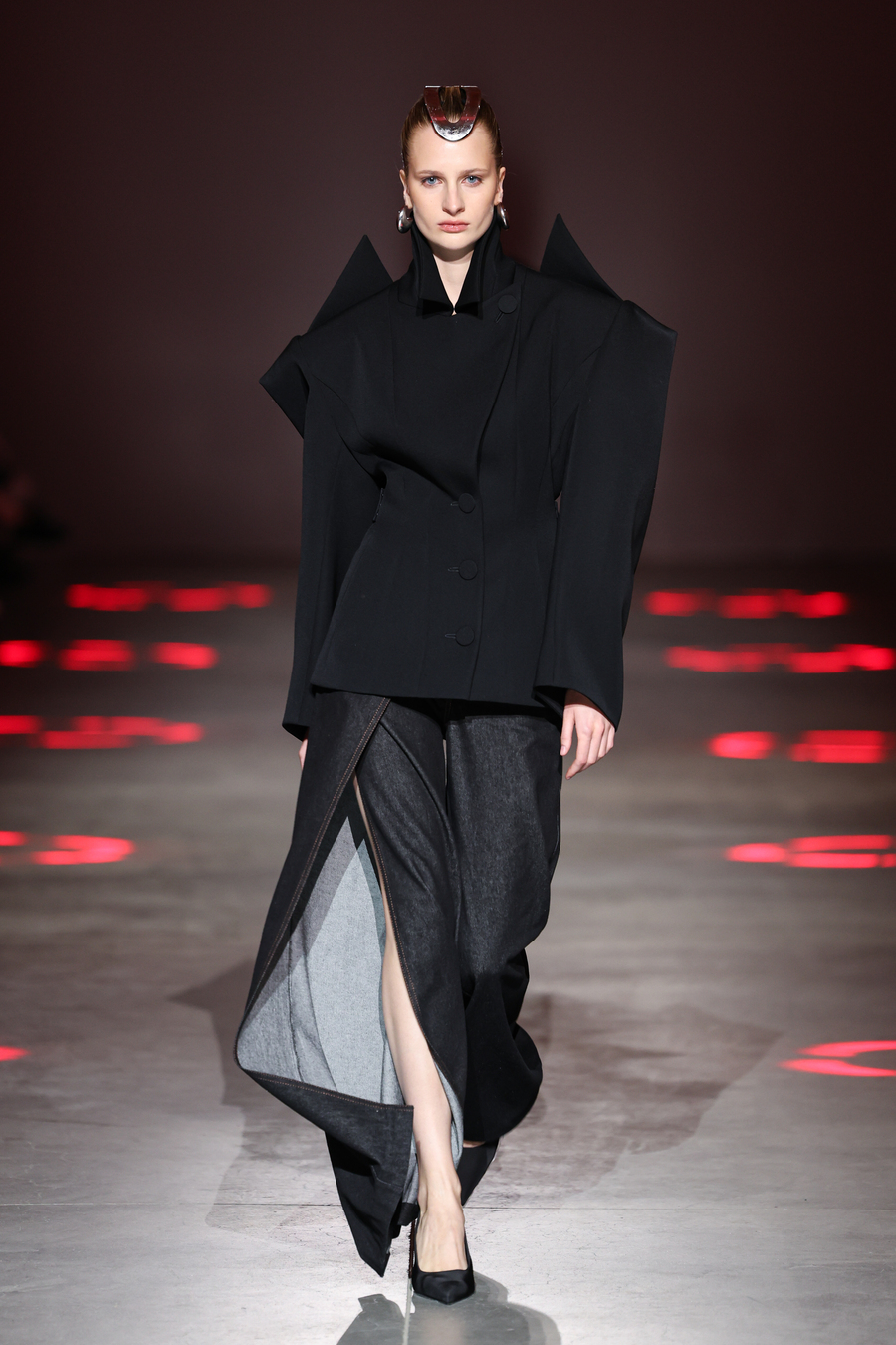 UFW SS&rsquo;27: KIR KHARTLEY x IROVA представили коллекцию на пересечении футуризма и готики