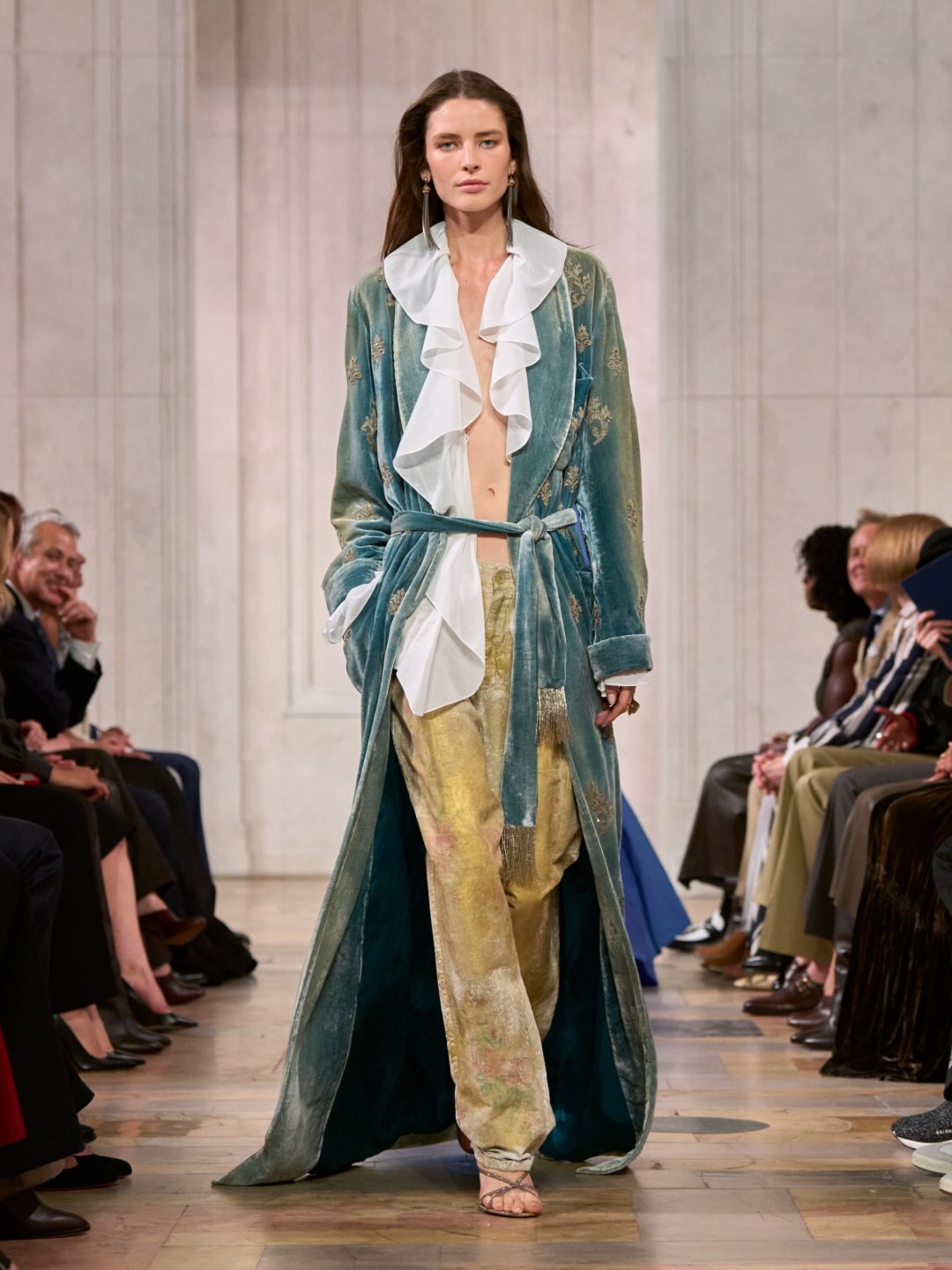 Шелк и потертый деним: Ralph Lauren представил коллекцию SS’27 в Нью-Йорке
