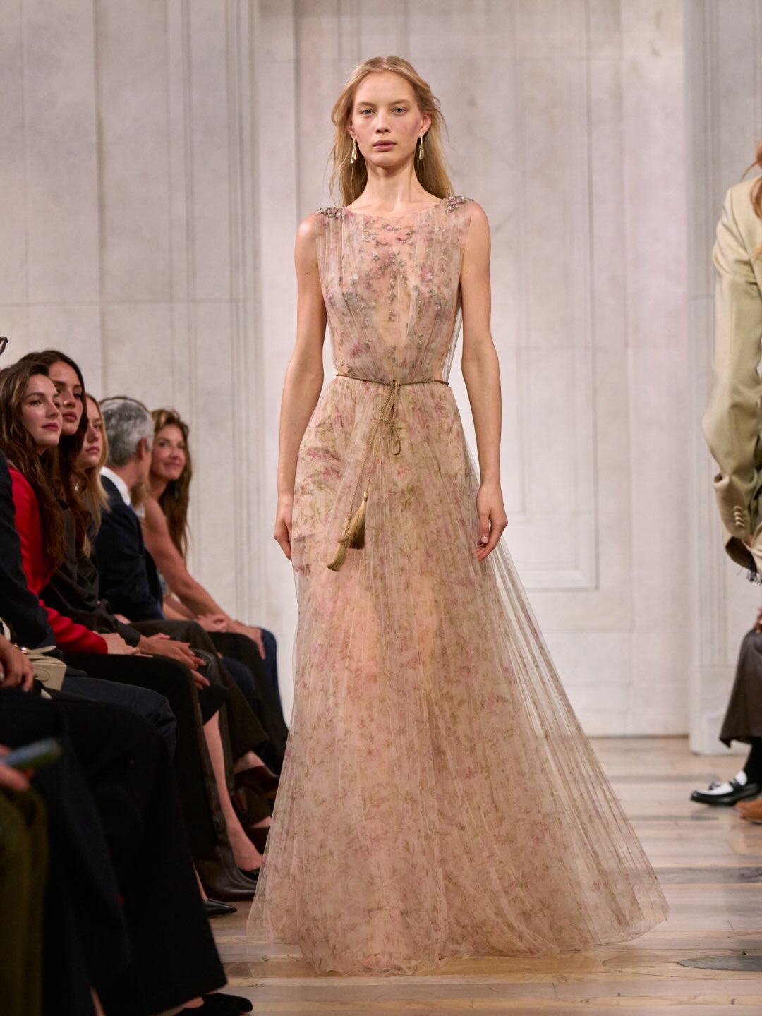 Шелк и потертый деним: Ralph Lauren представил коллекцию SS’27 в Нью-Йорке