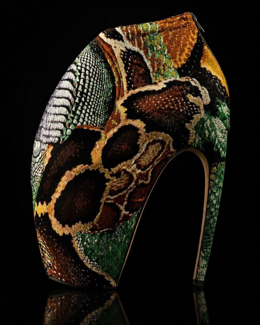 Цифра дня: вбрання Наомі Кемпбелл від Alexander McQueen продали за $1,3 млн