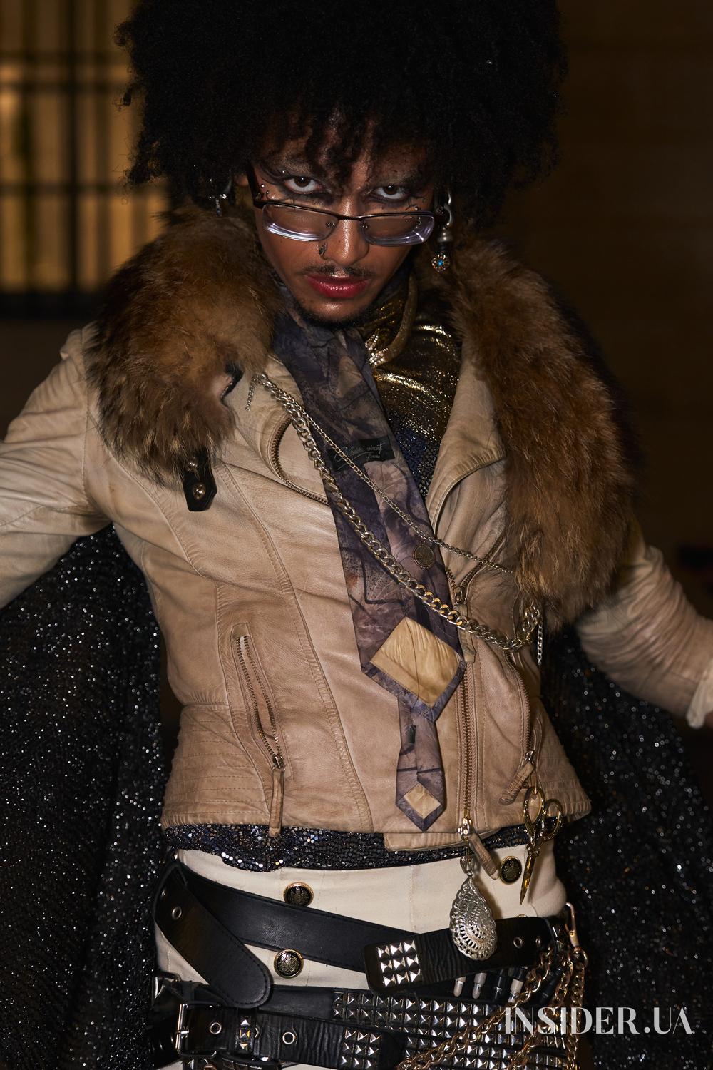 Street style PFW SS’27: яскраві образи гостей перед показом Tom Ford