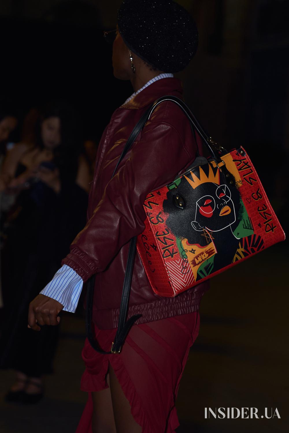 Street style PFW SS&rsquo;27: яскраві образи гостей перед показом Tom Ford