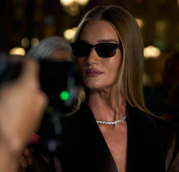 Street style PFW SS&rsquo;27: яскраві образи гостей перед показом Tom Ford