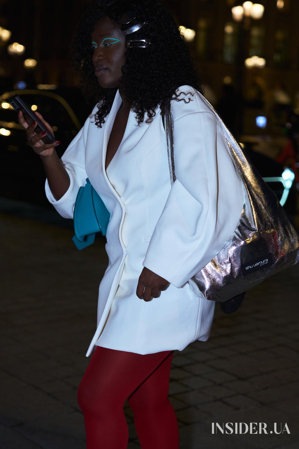 Street style PFW SS’27: яскраві образи гостей перед показом Tom Ford