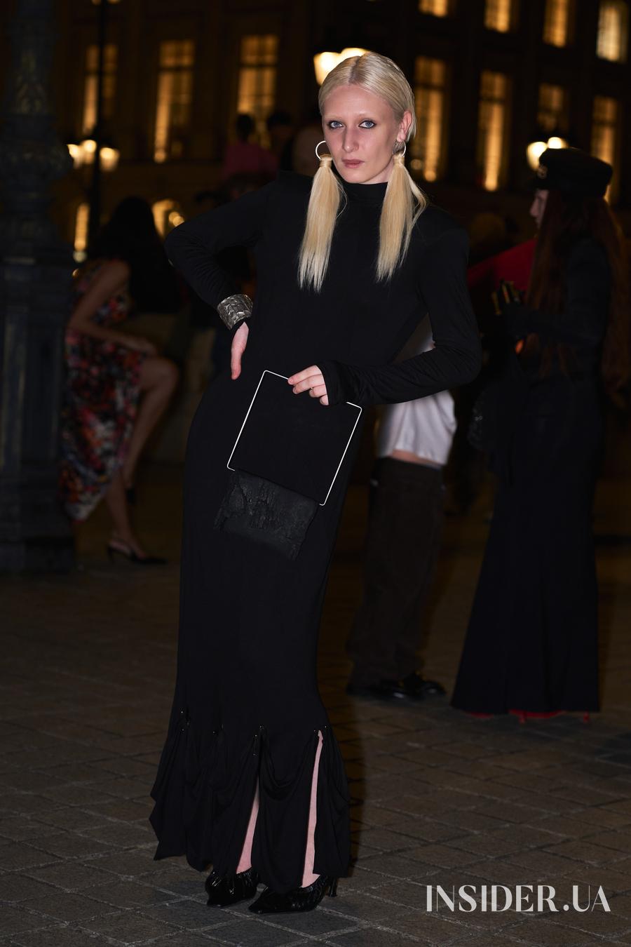 Street style PFW SS’27: яскраві образи гостей перед показом Tom Ford