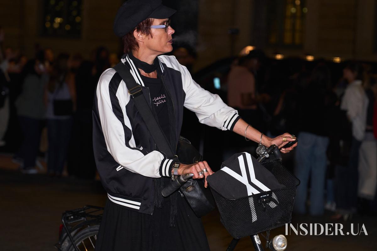 Street style PFW SS&rsquo;27: яскраві образи гостей перед показом Tom Ford