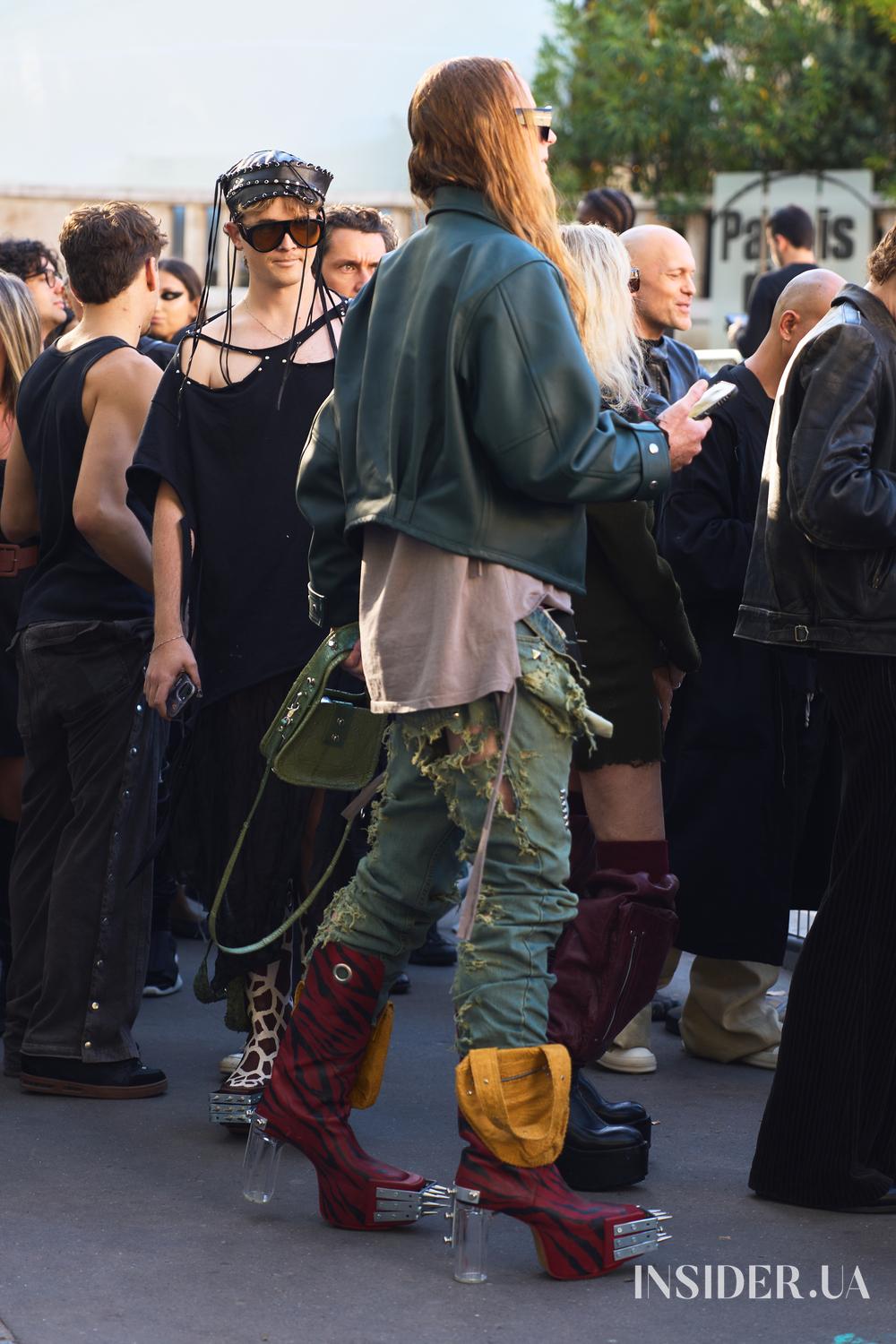 Street style PFW SS&rsquo;27: найяскравіші образи гостей показів Schiaparelli та Balenciaga