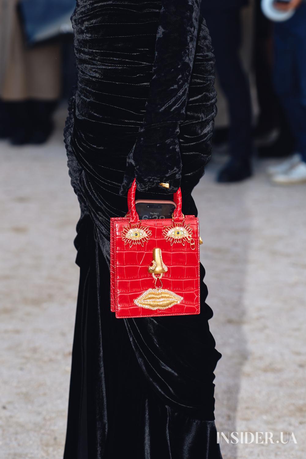 Street style PFW SS’27: найяскравіші образи гостей показів Schiaparelli та Balenciaga