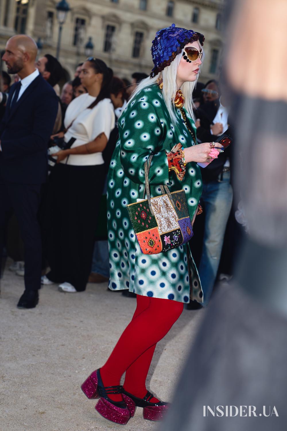 Street style PFW SS&rsquo;27: найяскравіші образи гостей показів Schiaparelli та Balenciaga