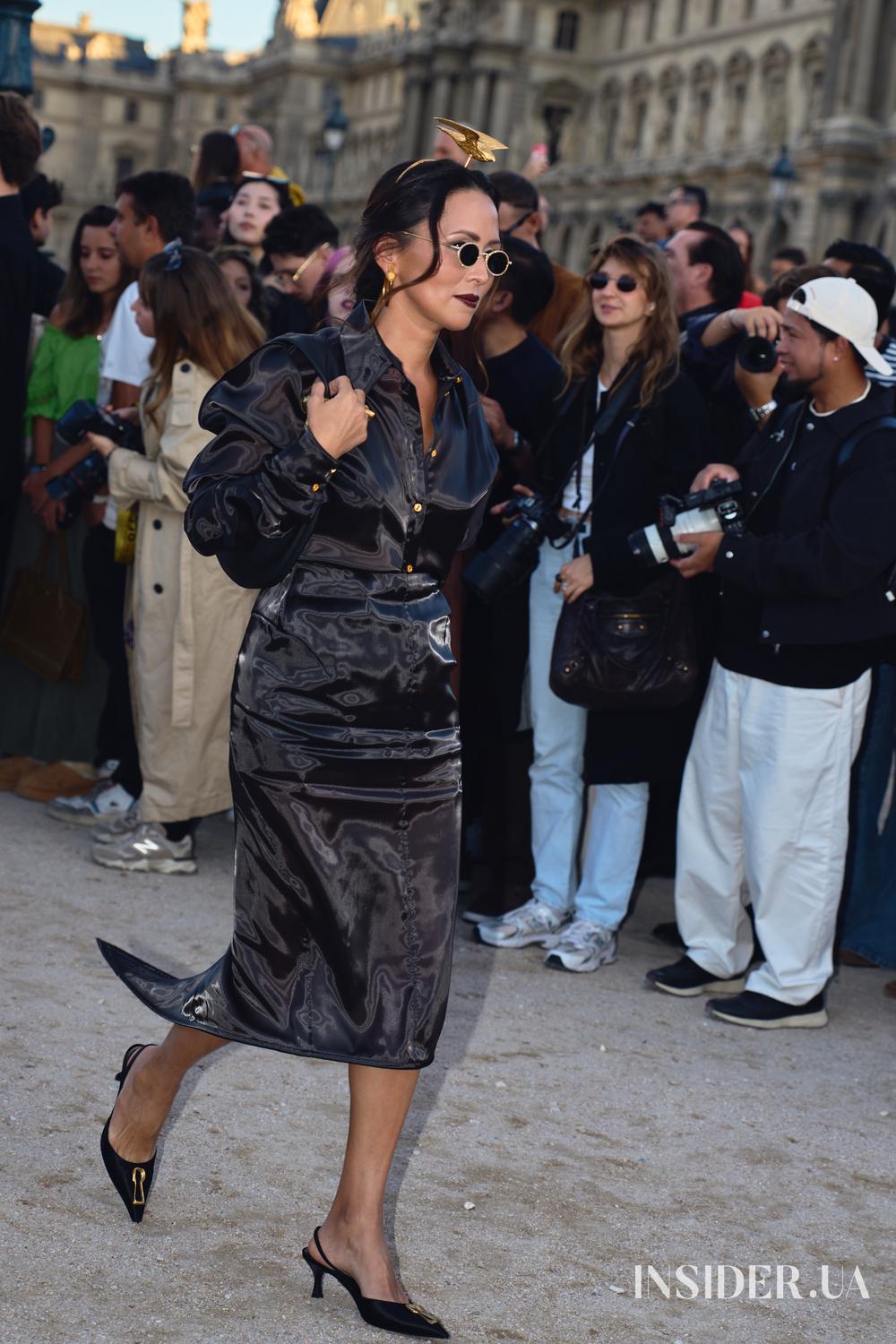 Street style PFW SS&rsquo;27: найяскравіші образи гостей показів Schiaparelli та Balenciaga