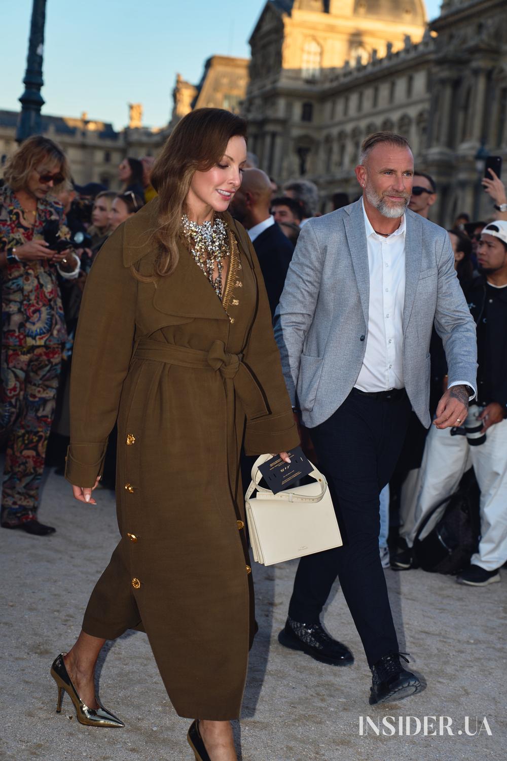 Street style PFW SS&rsquo;27: найяскравіші образи гостей показів Schiaparelli та Balenciaga