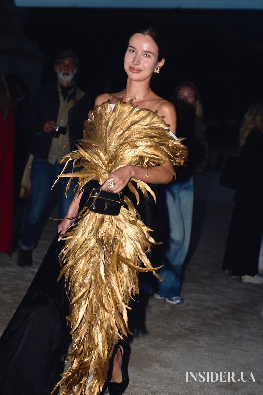 Street style PFW SS&rsquo;27: найяскравіші образи гостей показів Schiaparelli та Balenciaga