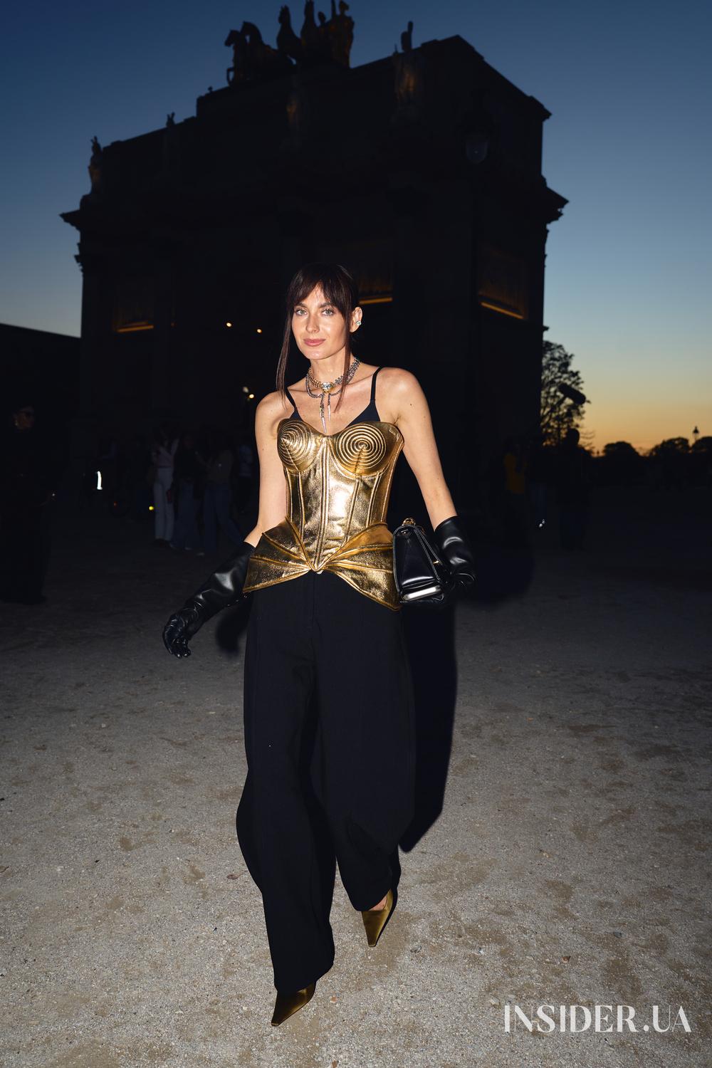 Street style PFW SS&rsquo;27: найяскравіші образи гостей показів Schiaparelli та Balenciaga