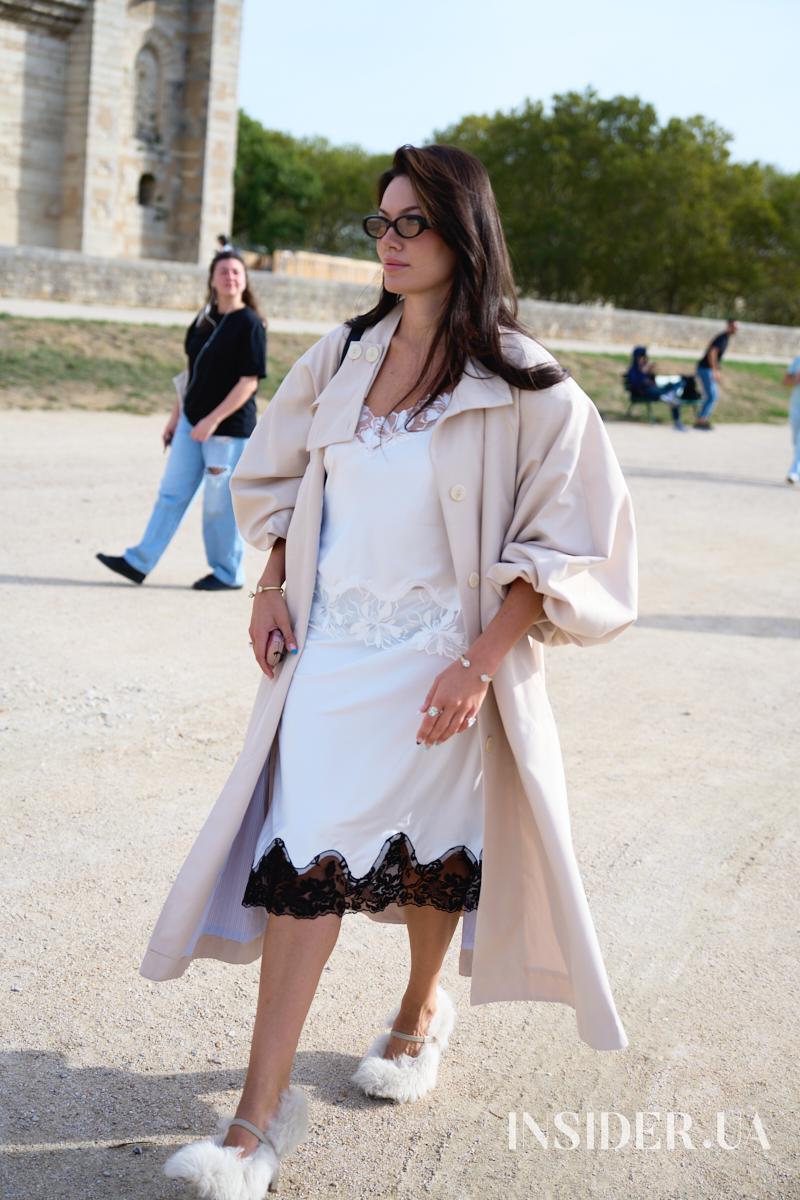 Street style PFW SS&rsquo;27: осінні образи гостей показів Loewe та Givenchy