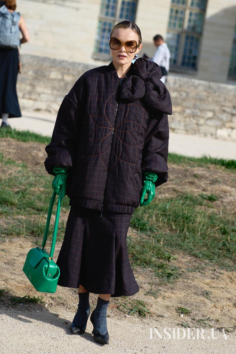 Street style PFW SS&rsquo;27: осінні образи гостей показів Loewe та Givenchy