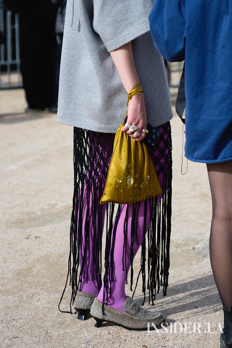 Street style PFW SS&rsquo;27: осінні образи гостей показів Loewe та Givenchy