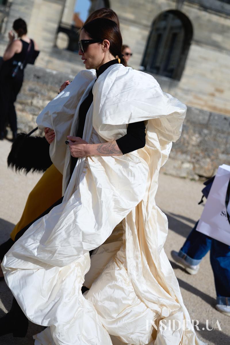Street style PFW SS&rsquo;27: осінні образи гостей показів Loewe та Givenchy