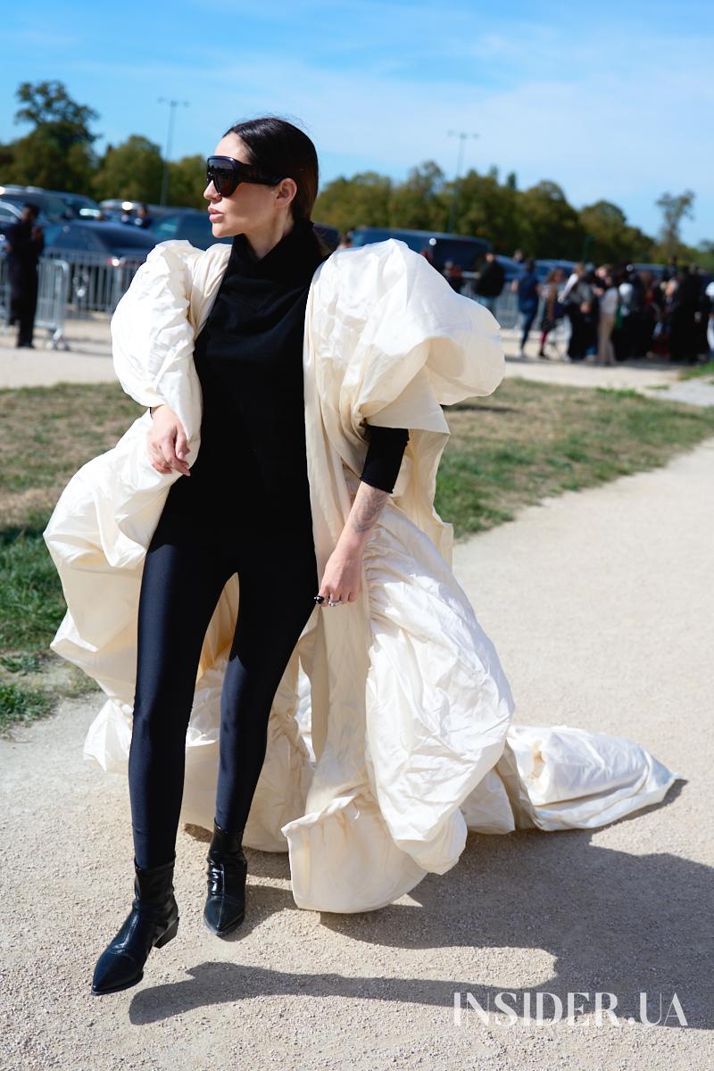 Street style PFW SS&rsquo;27: осінні образи гостей показів Loewe та Givenchy