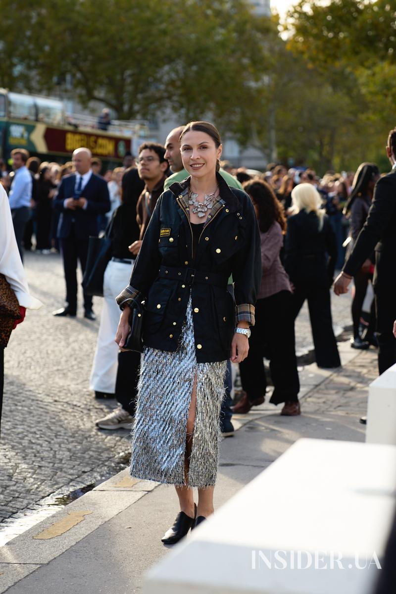 Street style PFW SS&rsquo;27: осінні образи гостей показів Loewe та Givenchy