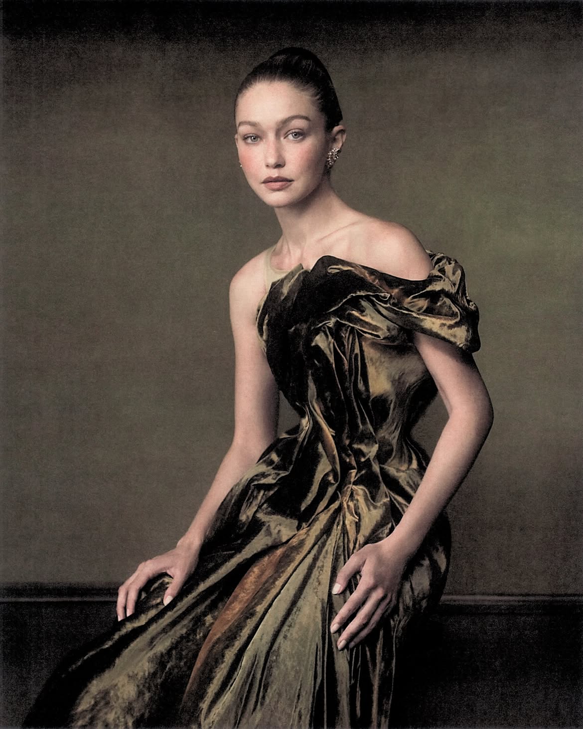 У кутюрних образах Schiaparelli та Balenciaga: Джиджи Хадід на обкладинці WSJ Magazine