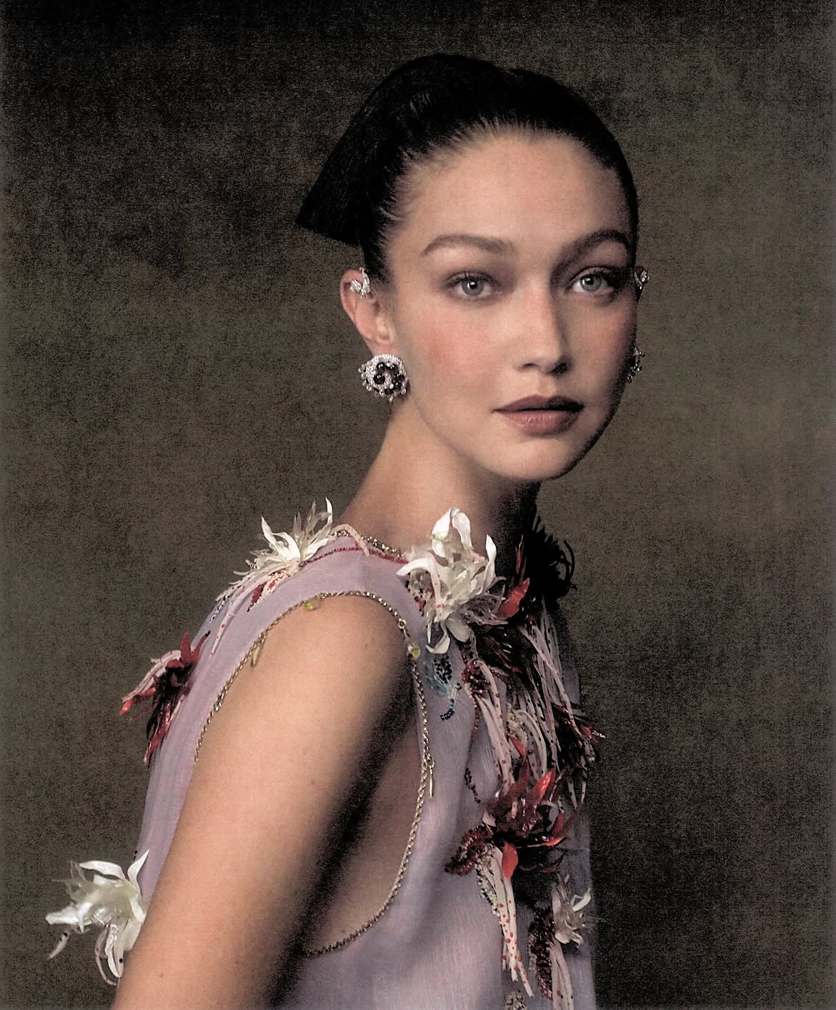 У кутюрних образах Schiaparelli та Balenciaga: Джиджи Хадід на обкладинці WSJ Magazine