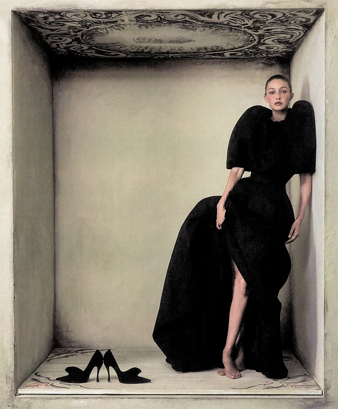 У кутюрних образах Schiaparelli та Balenciaga: Джиджи Хадід на обкладинці WSJ Magazine