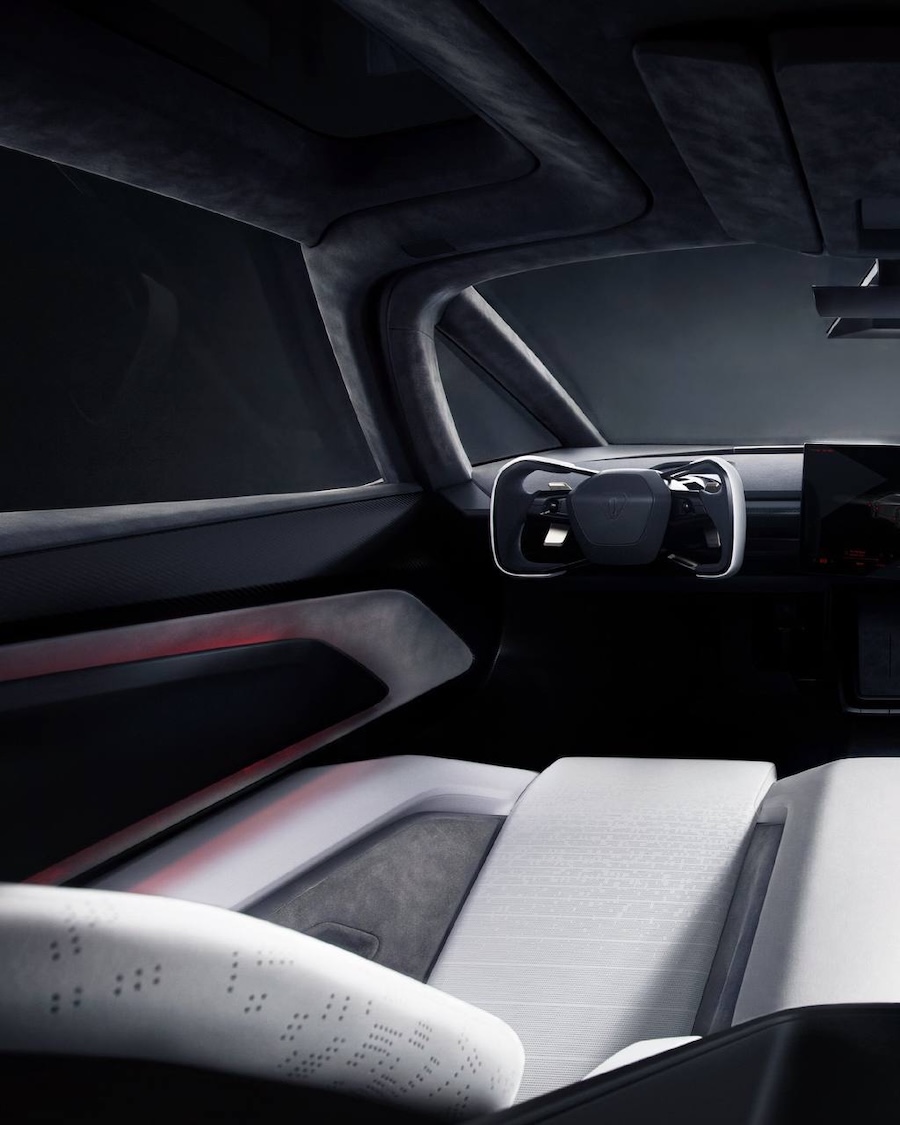 Літає та їздить догори колесами: Ілон Маск показав нову Tesla