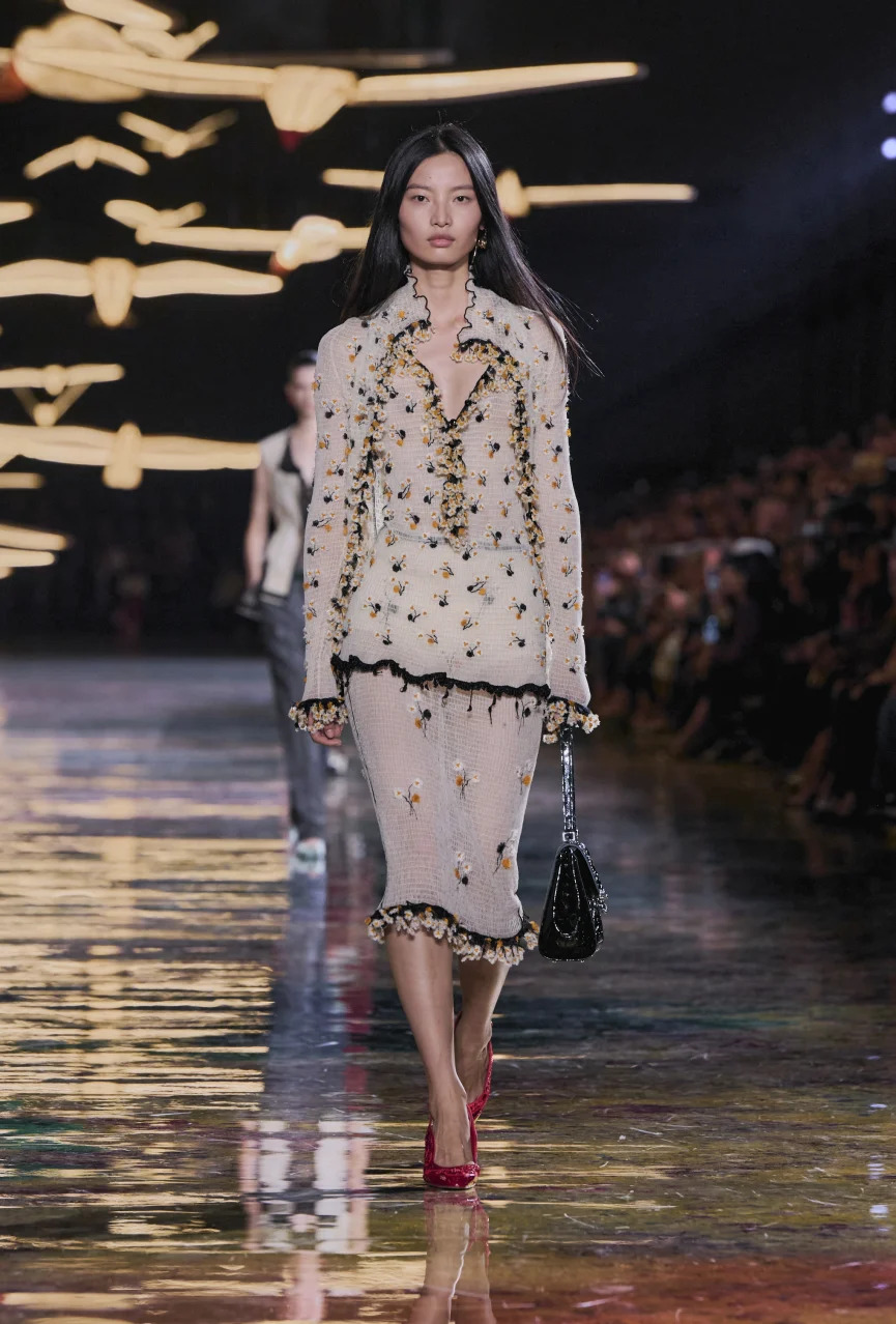 Більше тіла та сміливих рішень: Chanel показав нову колекцію SS&rsquo;27 у Парижі
